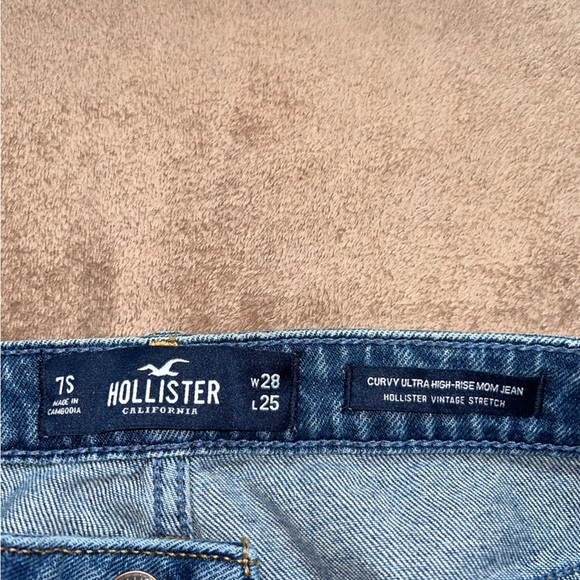 CURVY ULTRA HIGH-RISE MOM JEAN
HOLLISTER VINTAGE STRETCH - Picture 2 of 4